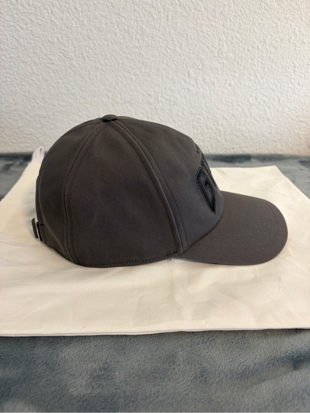 Brand New Men’s Gucci Cotton Embroidered Baseball Hat in Grey Size L (59 cm) - Picture 2 of 9